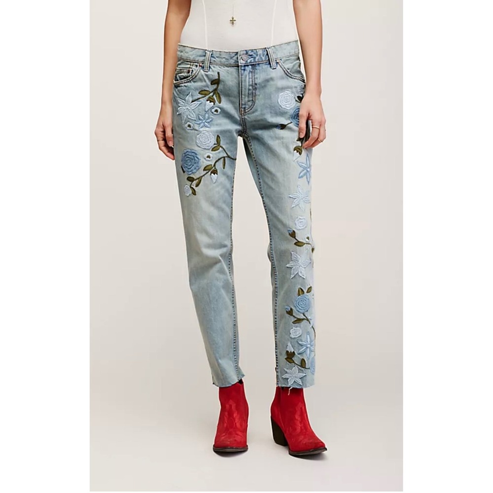FREE PEOPLE Shower Me With Flowers Jeans Womens 24 Embroidered Raw Hem Festival